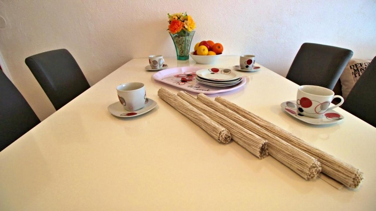 Apartments Iko Omiš Екстериор снимка