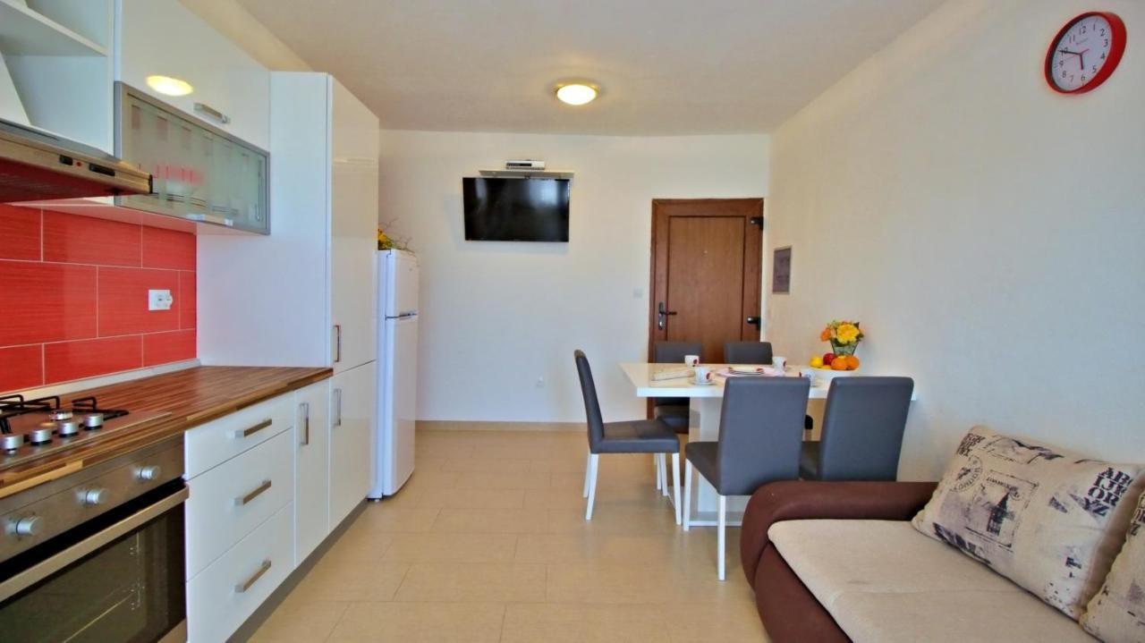 Apartments Iko Omiš Екстериор снимка