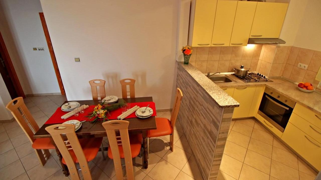 Apartments Iko Omiš Екстериор снимка