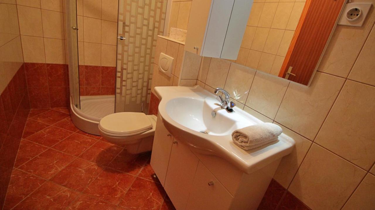 Apartments Iko Omiš Екстериор снимка