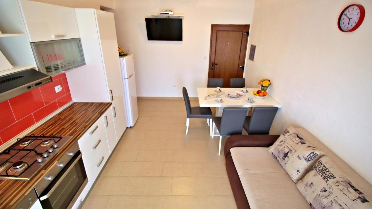 Apartments Iko Omiš Екстериор снимка