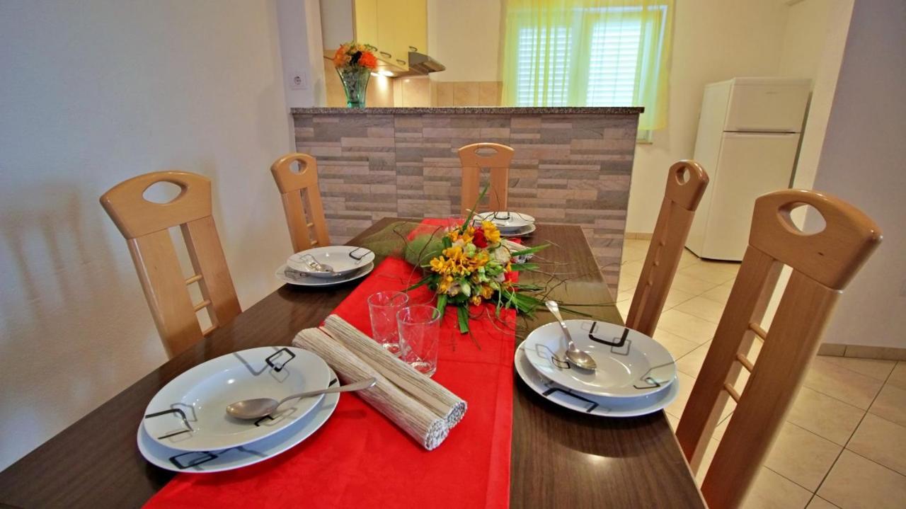 Apartments Iko Omiš Екстериор снимка