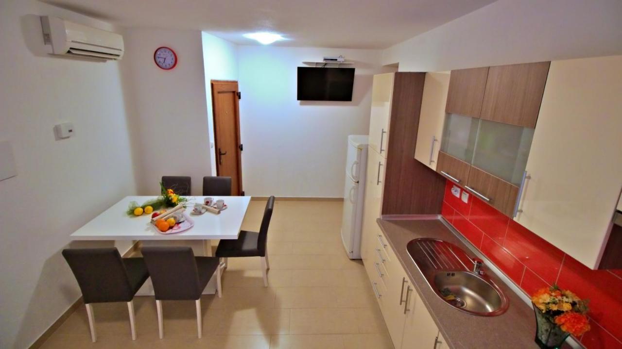 Apartments Iko Omiš Екстериор снимка