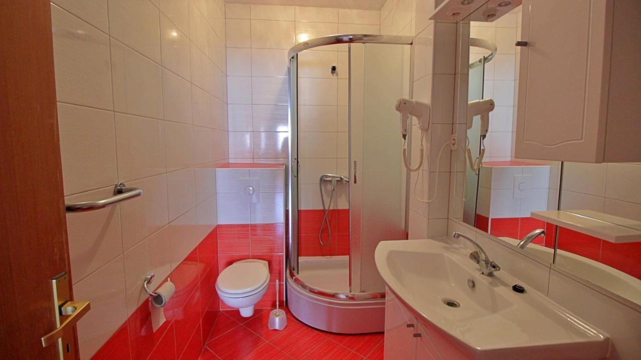 Apartments Iko Omiš Екстериор снимка