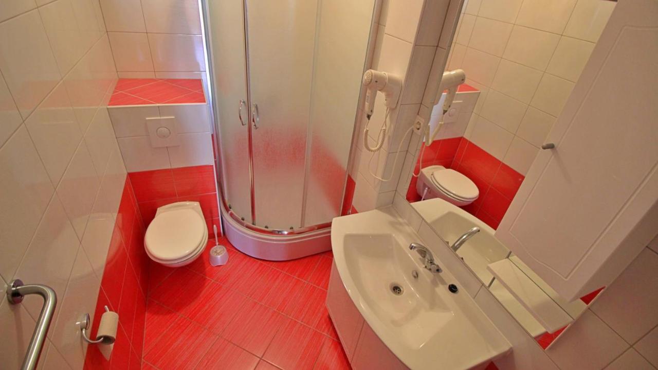 Apartments Iko Omiš Екстериор снимка
