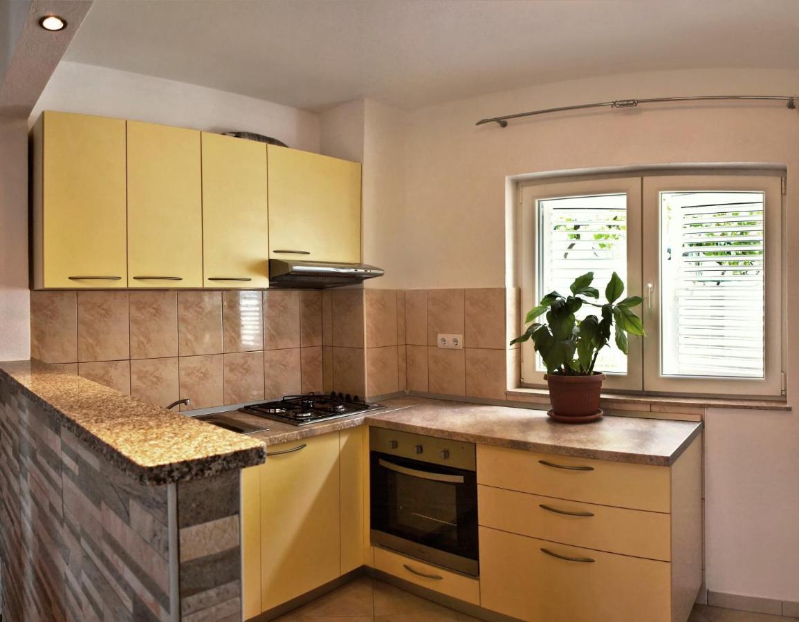Apartments Iko Omiš Екстериор снимка